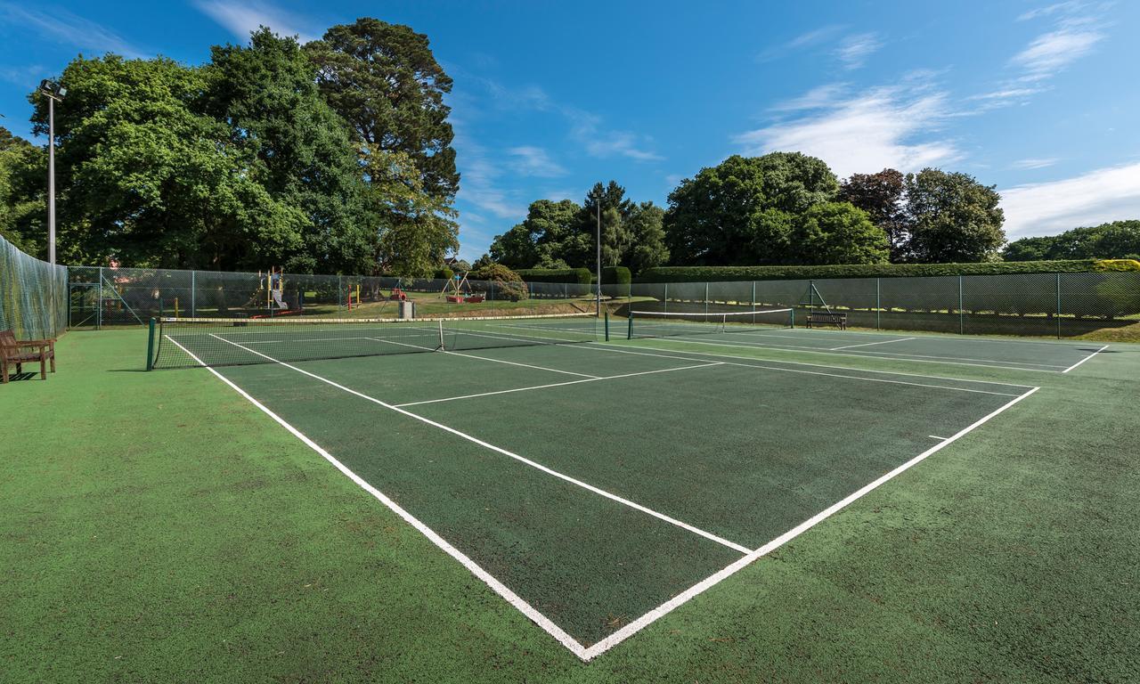 Macdonald Elmers Court Resort Lymington Exterior foto