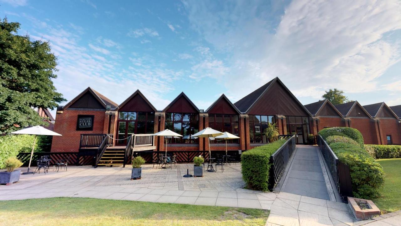 Macdonald Elmers Court Resort Lymington Exterior foto
